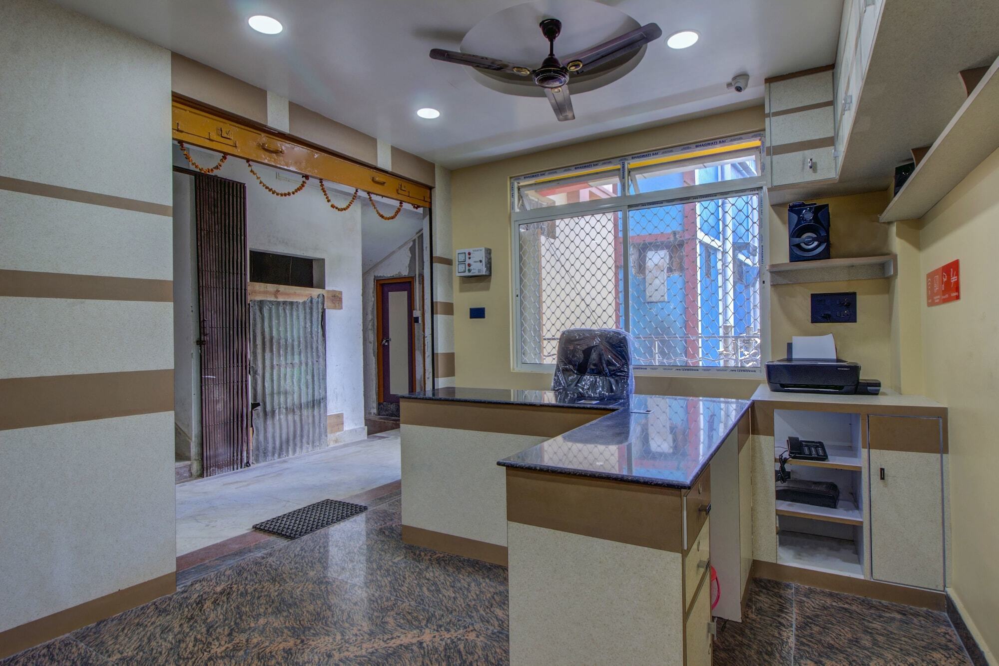 Oyo 16871 Anant Home Stay Shillong Exterior photo